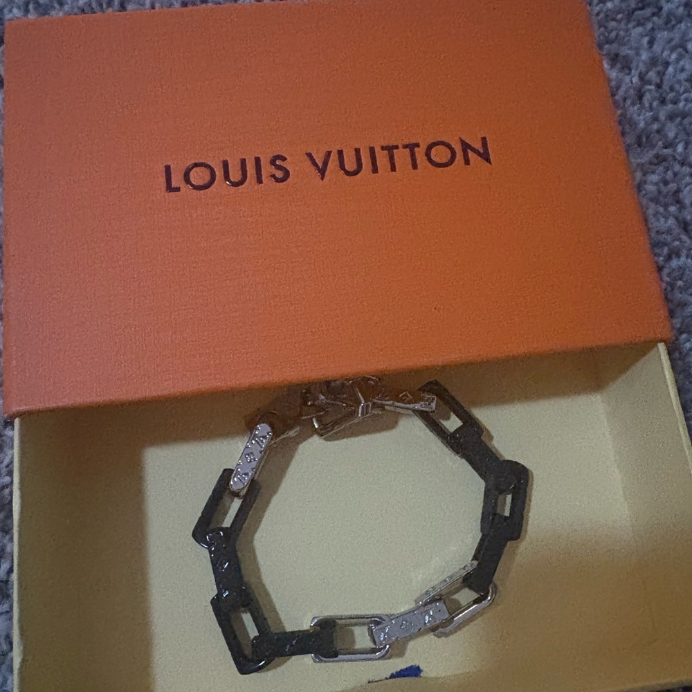 Louis Vuitton Black and Silver Chain Accessory